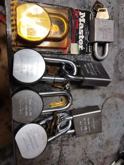 Aluquetes vários usados