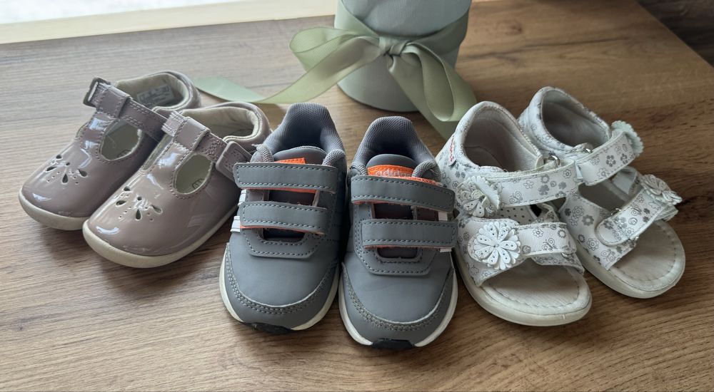 Кросівки adidas 19-20