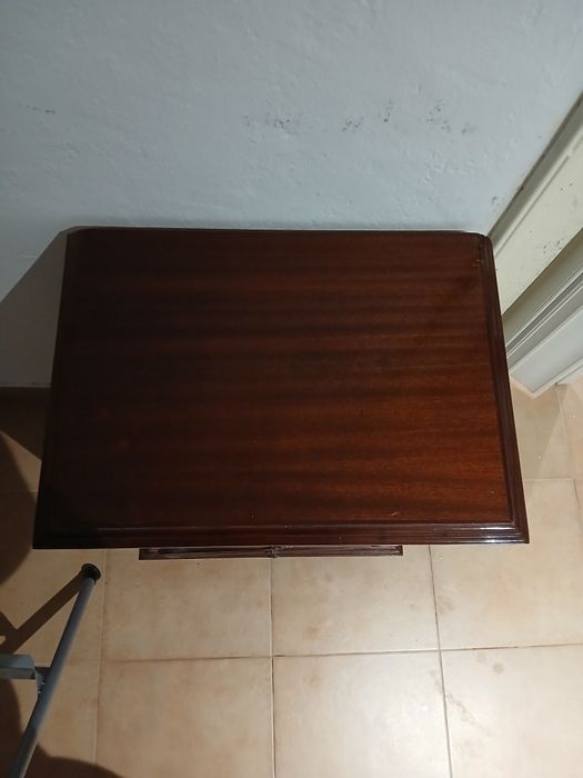 Vendo mesa cabeceira