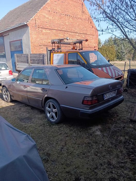 Samochód Mercedes