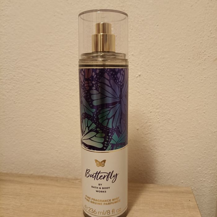BATH&BODY WORKS Butterfly
Żel pod prysznic z nutą elegancji – 295 ml