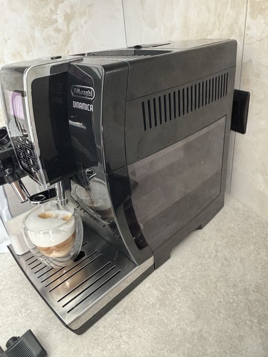 Кавомашина Delonghi dinamica