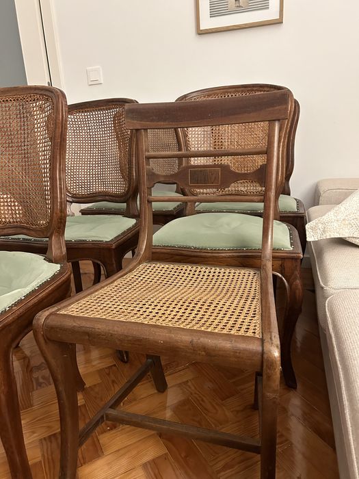 6 Cadeiras madeira com costas em palhinha