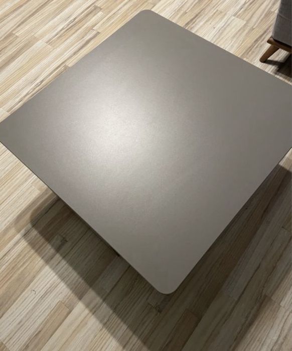 Stolik kawowy szary z wysuwanymi szufladami