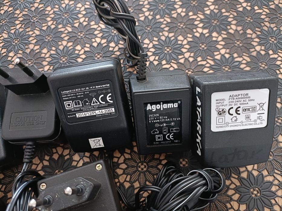 11 zasilaczy sieciowych 6-25V DC, sprawne