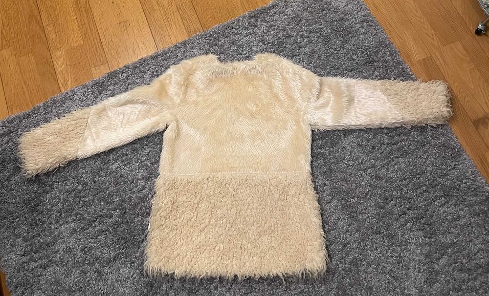 Casaco Branco Peludo