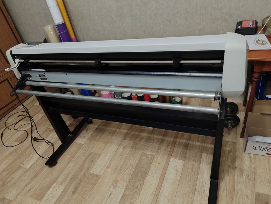 Плоттер режущий Summa Cut D120. Б.У. в хорошем состоянии.