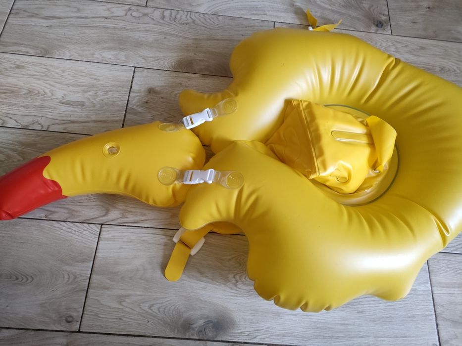 Dmuchany rekin do pływania