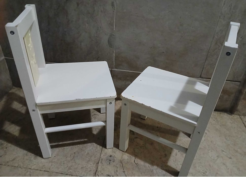 Par de cadeirinhas Ikea Kritter (mobiliário infantil)