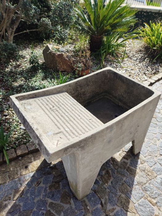Tanque lavar roupa usado