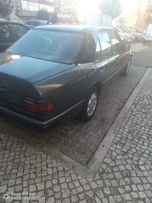 Mercedes-Benz 250D (W124) - Muito Bem Conservado / Bancos Novos