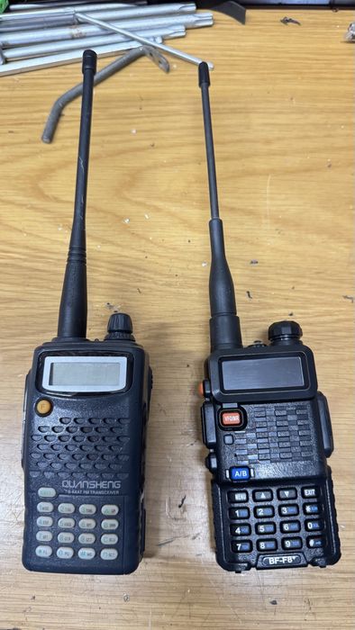 Rádio  UHF  e VHF  com bases e carregadores