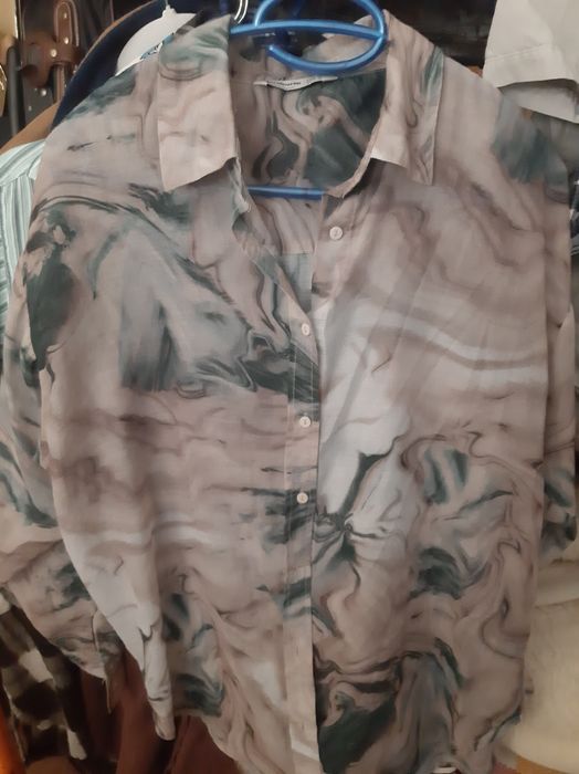 Camiseiro Stradivarius às cores
