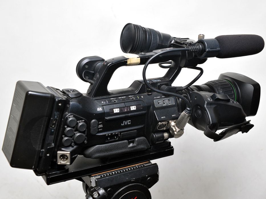 Câmera JVC GY-HM750E Profissional