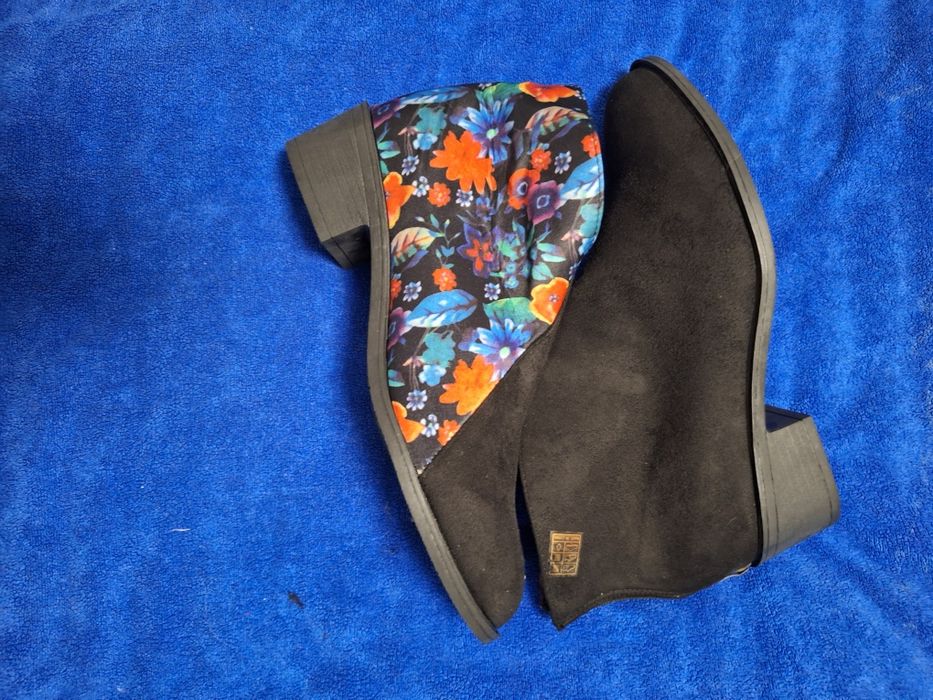 Damskie trendy botki 42.wkladka ma 27cm.