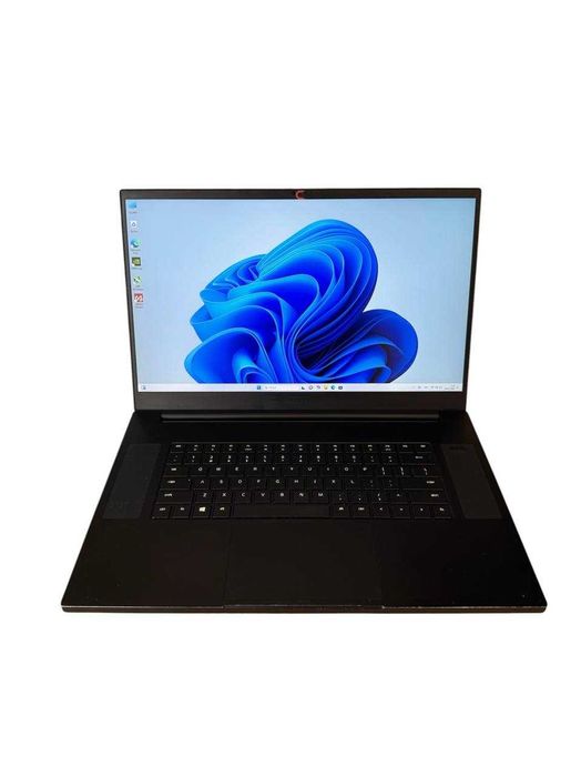 Ноутбук Razer Blade Pro 17 i7-9750H (6 ядер та 12 потоків) / RTX 2070 8gb / 16gb ddr4 / 512gb ssd / 17.3 IPS Full HD 1920x1080 144Hz