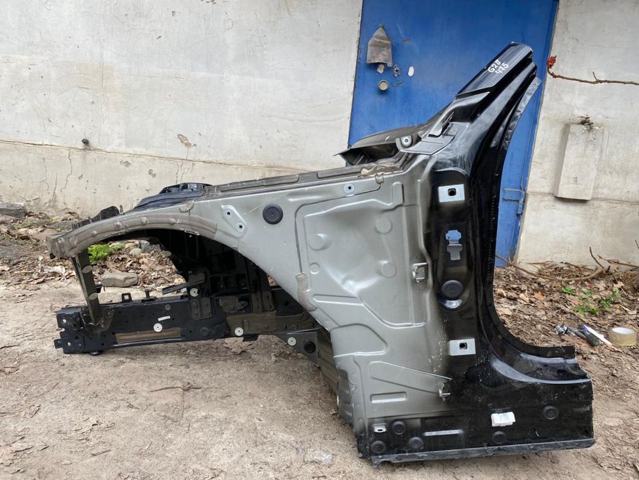 Передня ліва четверть BMW G20 колір 475