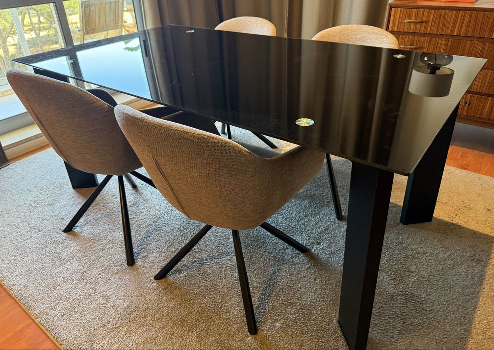 Mesa de jantar + 4 cadeiras