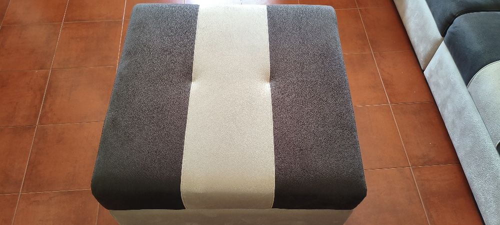 Sofá com chaise longue + puff