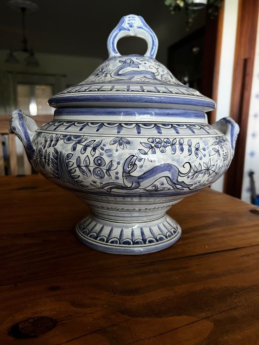 Terrina e prato em faiança de Alcobaça