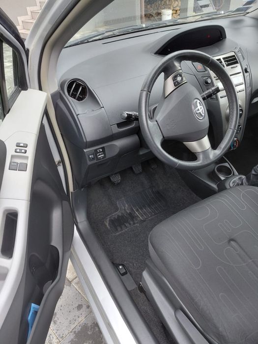 Toyota Yaris 2009, 1,3 benzyna , 100KM, 6-cio biegowa