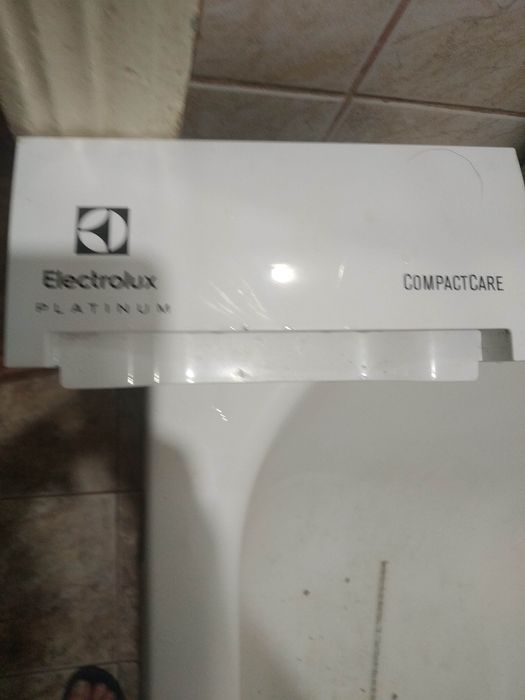 Продаются запчасти на стиральную машину Электролюкс