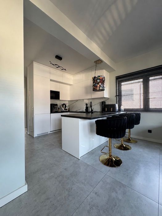 Nowoczesny apartament w zabudowie szeregowej,71 m² + 40 m² poddasza | Prywatna działka 86 m² na wjeździe na osiedle