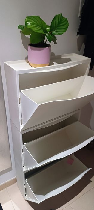Sapateira ikea em bom estado.