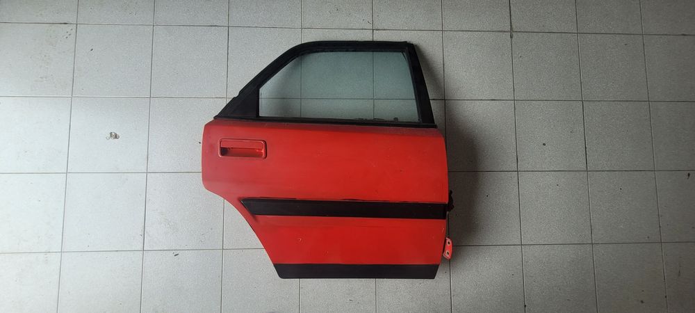 Mazda 323f BG - Porta traseira e frontal lado direito