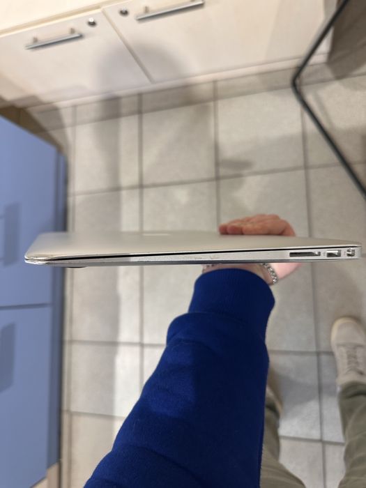 MacBook air 8Ram 256SSD intel core i5