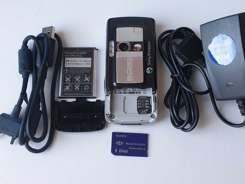 телефон Sony Ericsson K750i зарядне Sony 64mb DCU-65