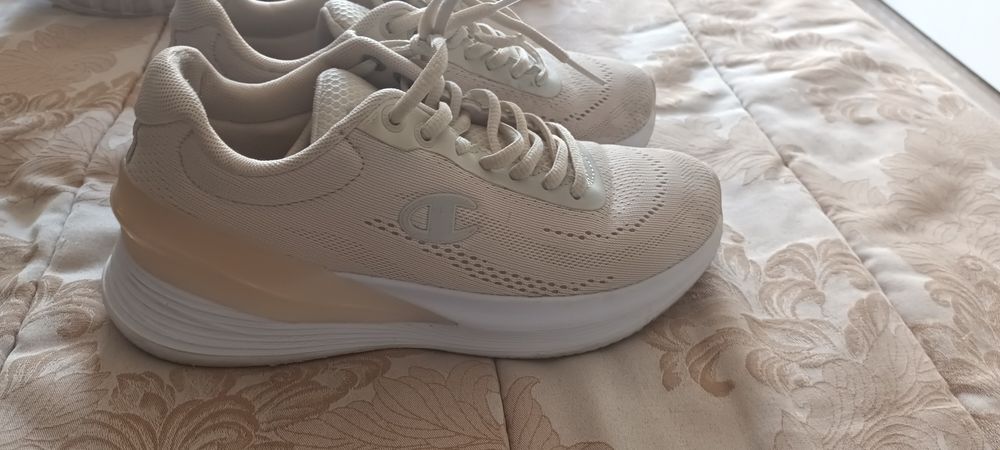 Sapatilhas beje champion