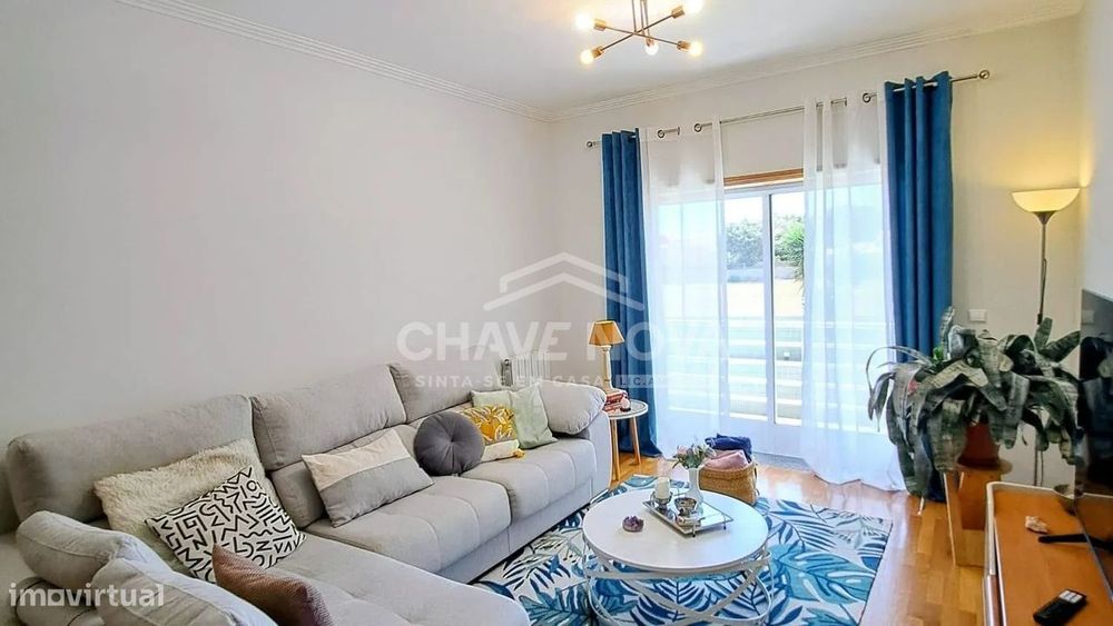 Apartamento T2+1 em Cond. Fechado, piscina em Arcozelo (1000m Miramar)