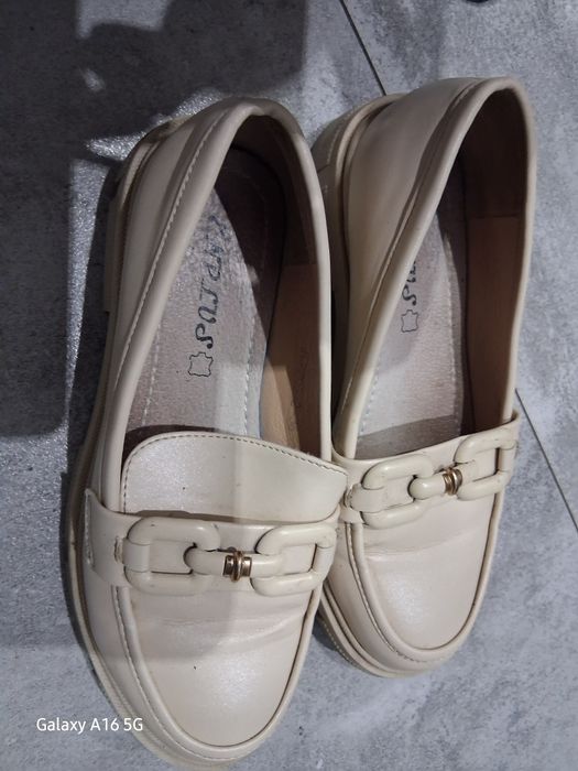 Beżowe mokasyny rozmiar 37