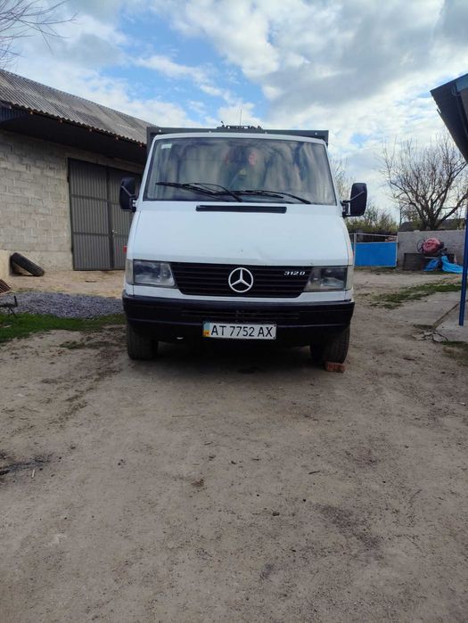 Автомобіль Mercedes 312