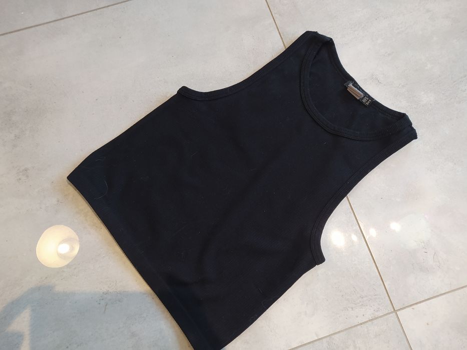 Czarny prążkowany crop top Stradivarius r. M