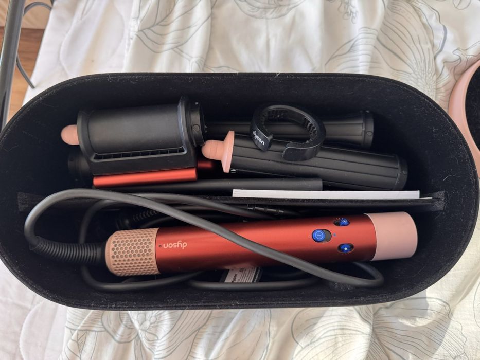 Sprzedam dayson airwrap suszarki-lokówka.