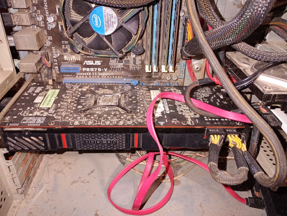 Плата P8B75-V, процесор і7 3770, ОЗУ 4Х4 ДДР4, карта Radeon r9 290.