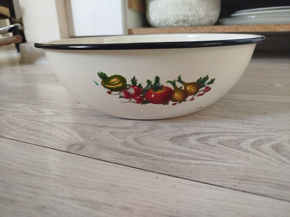 Miska emaliowana dawnych lat
