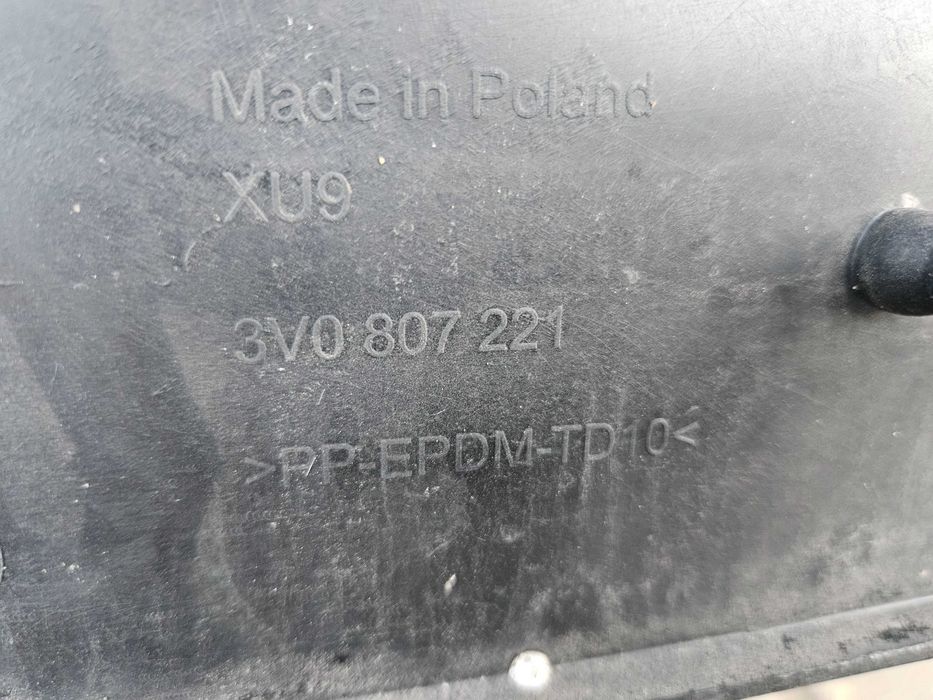 Skoda Superb III 3 zderzak przedni przód 8V0807221