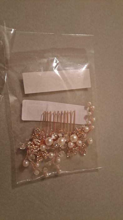 Ozdoby do włosów.  Podwiązka