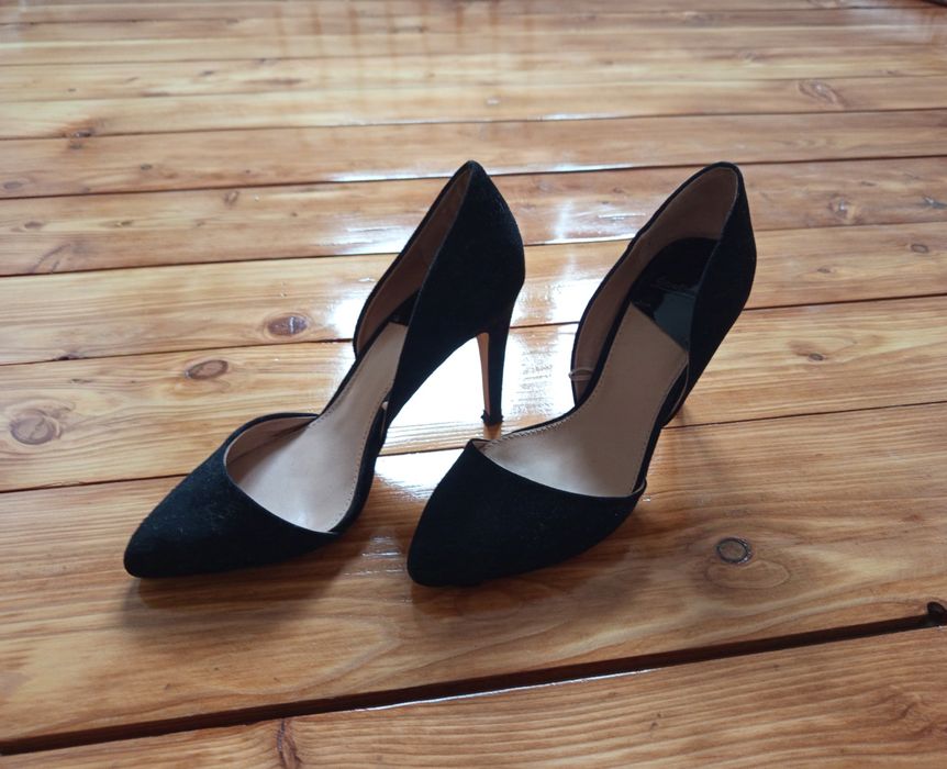 Buty czarne zamszowe damskie na obcasie szpilki,rozmiar 38Stradivarius