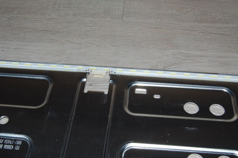 2x Podświetlenie z TV Samsung UE43AU8002K UE43BU8002K
