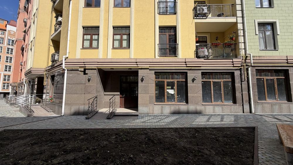 Оренда приміщення на вул. Дегтярна, 20 на 121,2 м², від власника