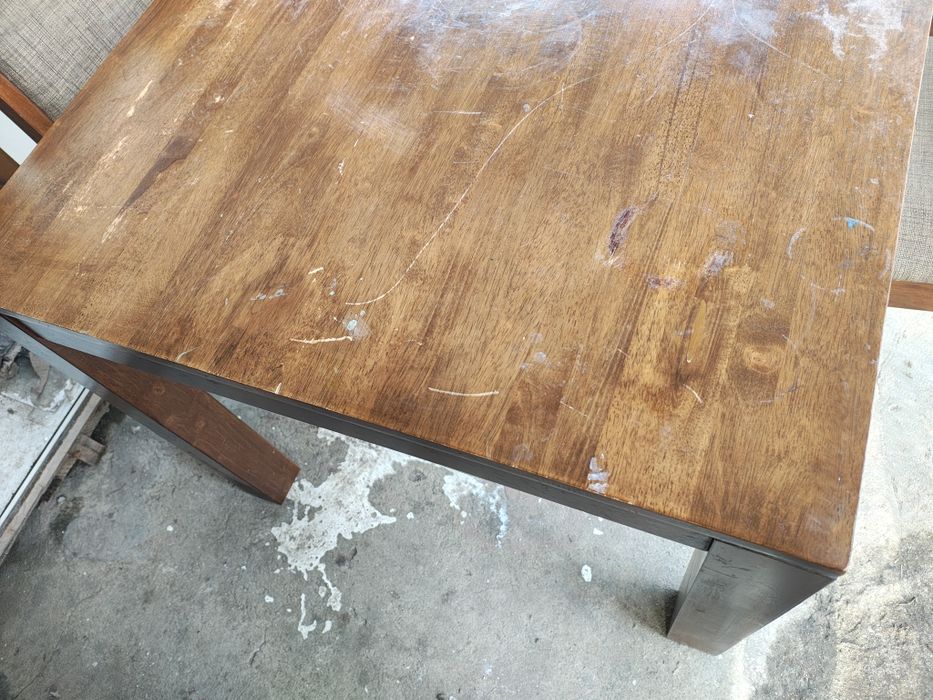 MESA EM MADEIRA com 4 Cadeiras.(ENTREGA grátis))