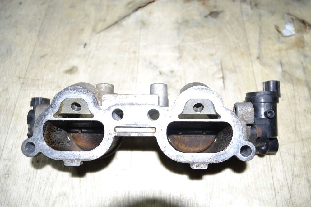 Б/у Впускний колектор з дросельною заслонкою Subaru Impreza WRX 2.0 Бензин Turbo EJ205 14011AA535