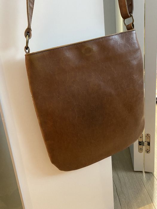 Brązowa torebka listonoszka na ramię