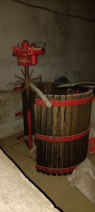 Prensa de Vinho Manual