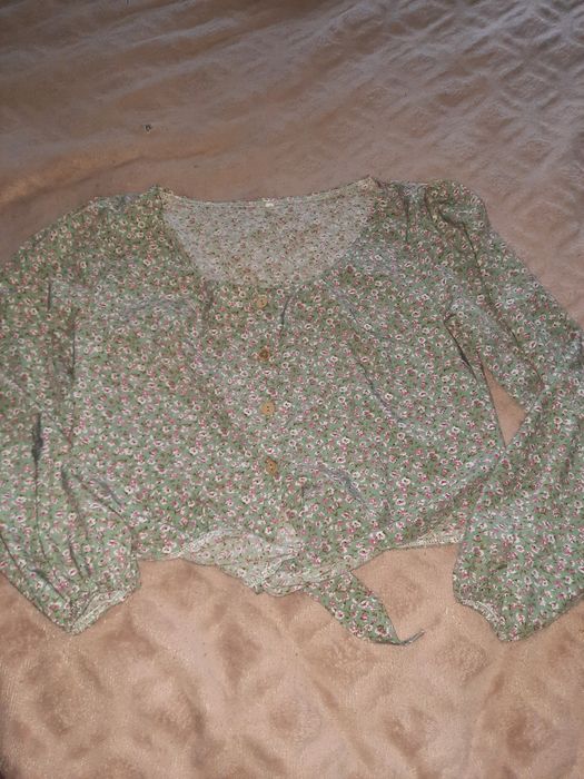 Блузка з широким рукавом