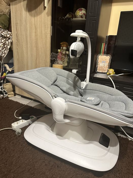 Заколисуючий центр-шезлонг Mastela